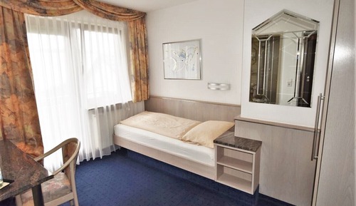 Single Room (106)