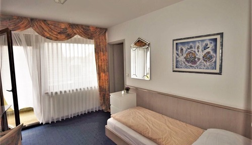 Single Room (103)