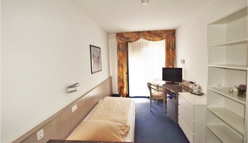 Single Room (104)