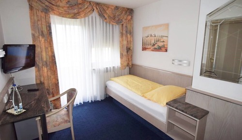 Single Room (204)