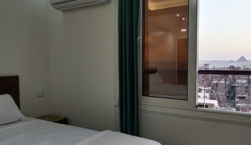 Twin Room, Pyramids View