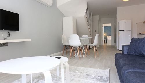Deluxe Apartment, 2 Bedrooms, Kitchen, Partial Sea View