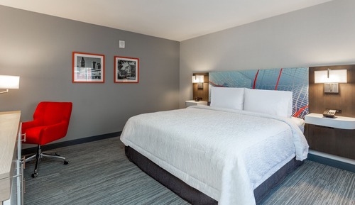 Room, 1 King Bed, Refrigerator & Microwave