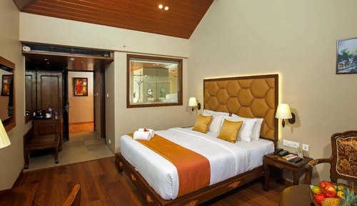 Lake View Elite Room