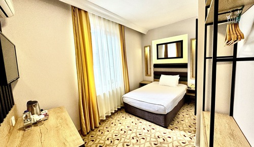Economy Room
