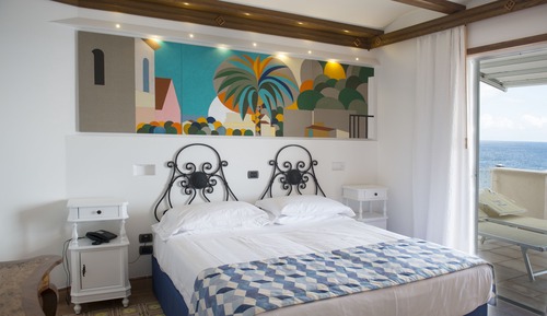 Suite, Sea View