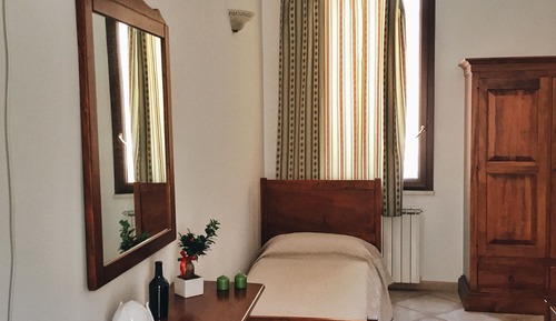 Traditional Quadruple Room (Angelica)