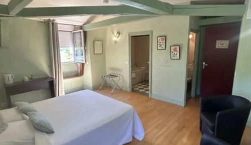 Room, Garden View
