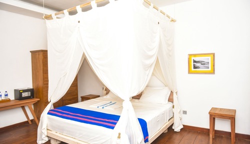 Deluxe Bungalow, 1 King Bed, Beach View