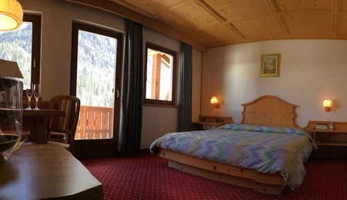 Classic Quadruple Room, Balcony, Mountain View