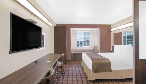 Suite, 1 Queen Bed with Sofa bed, Non Smoking, Refrigerator & Microwave
