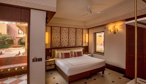 Deluxe Room, 1 King Bed, Garden View
