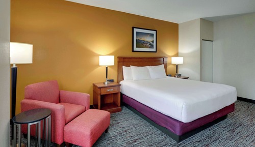 Deluxe Room, 1 King Bed, Refrigerator & Microwave (Upper floor, Jetted Tub)