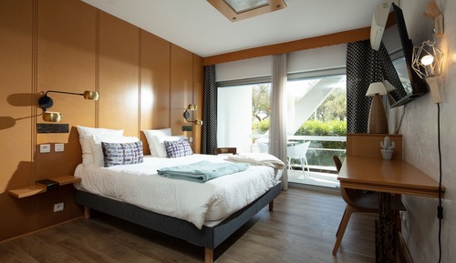 Superior Double Room, Partial Sea View