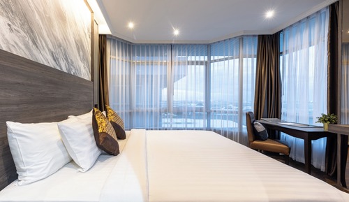 Deluxe Room Airport View