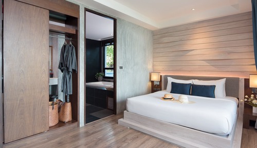 Premium Pool View with Bathtub - Double