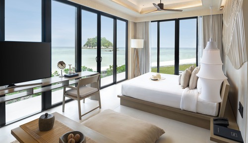Premium Suite Beachfront with Bathtub (Ground Floor)