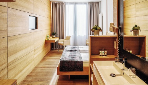 Double Room, Partial Lake View