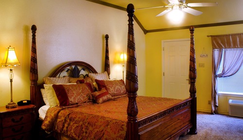Creekside, 1 King Bed (Adults Only)