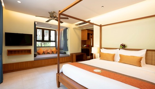 Deluxe Room, Pool Access