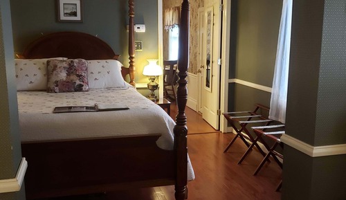 The Carriage House Suite