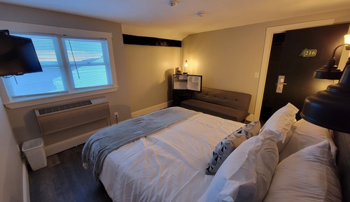 Queen & Twin Room