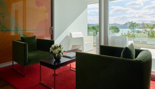 Club Room, Balcony