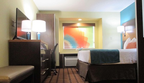 Standard Room, 1 Queen Bed, Accessible, Bathtub