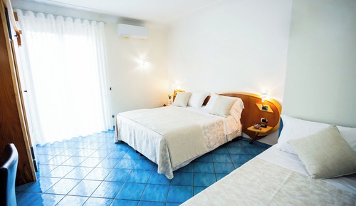 Deluxe Double Room, 1 Double Bed, Non Smoking, Mountain View
