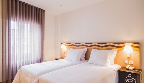 Twin Room (I)