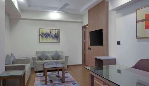 Executive Suite, 1 King Bed, Non Smoking (Living Room)