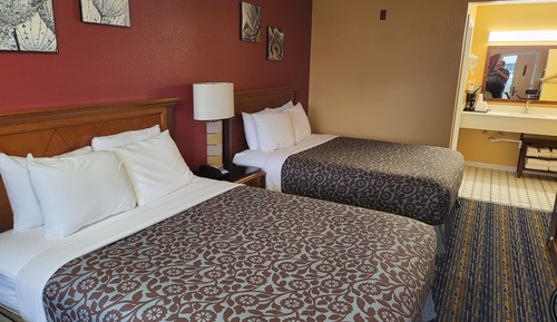 Deluxe Room, 2 Queen Beds, Pet Room, Non Smoking
