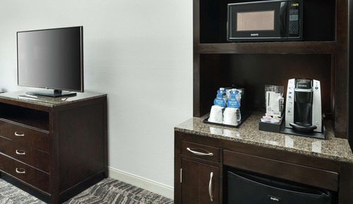 Room, 1 King Bed (Drinks & Snacks)