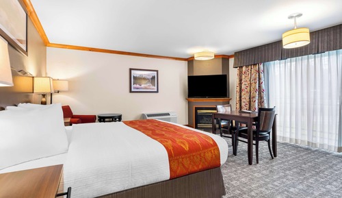Suite, 1 King Bed, Non Smoking, Balcony