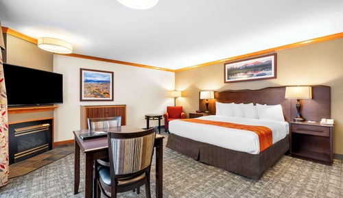 Suite, 1 King Bed, Accessible, Balcony