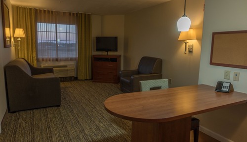 Suite, 1 Queen Bed, Mobility Accessible (Accessible Tub)