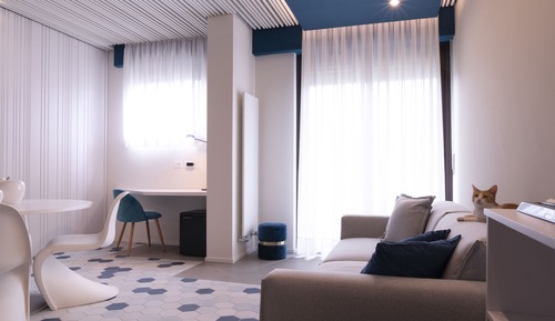 Suite, Lake View