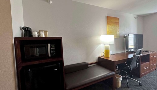 Suite, 1 King Bed, Non Smoking