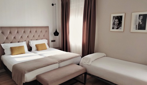 Double Room (with extra bed)