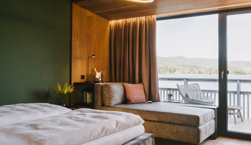 Signature Double Room, 1 King Bed, Balcony, Lake View