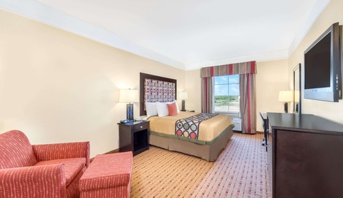 Room, 1 King Bed, Accessible, Non Smoking (Mobility/Hearing, Tub w/ Grab Bars)