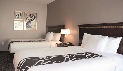 Room, 2 Queen Beds, Accessible, Non Smoking (Mobility/Hearing, Tub w/ Grab Bars)