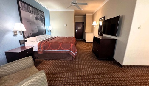 Efficiency, Room, 1 King Bed, Smoking
