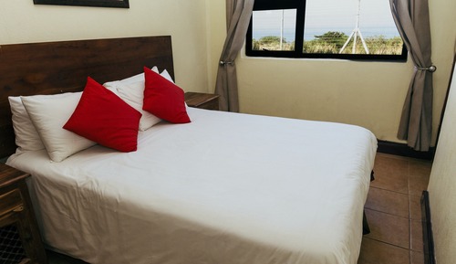 Suite, 3 Bedrooms