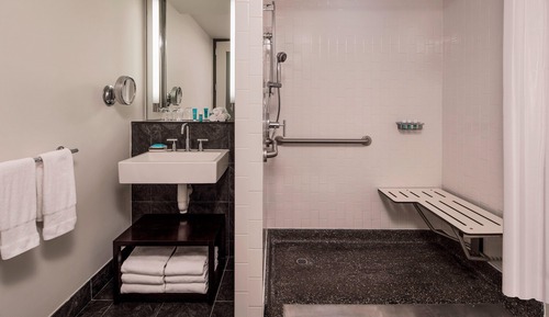 Room, 2 Queen Beds, River View (Mobility/Hearing Access, Roll-In Shwr)