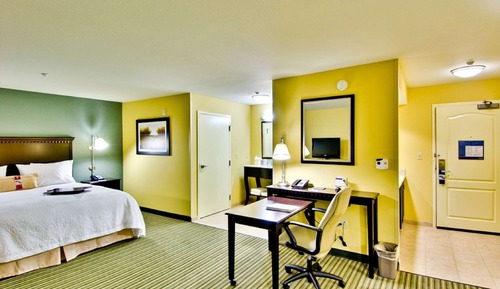 Studio, One King Bed, Accessible
