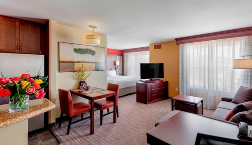 Studio, 1 King Bed with Sofa bed (Mobility/Hearing Accessible, Tub)