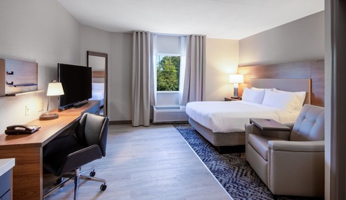 Studio Suite, 1 Queen Bed, Accessible Bathtub (Communication, Mobility)