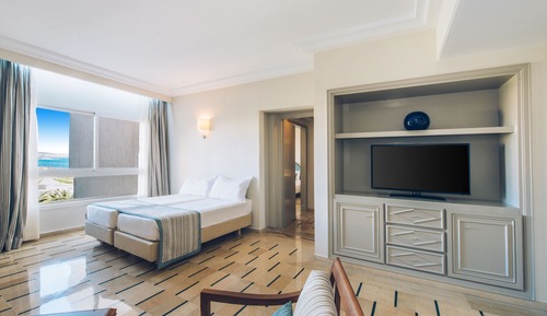 Family Room (2 Adults & 2 Children)
