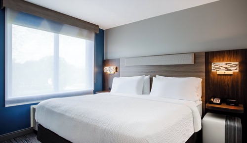 Standard Room, 1 King Bed, Mobility Accessible (Communications)